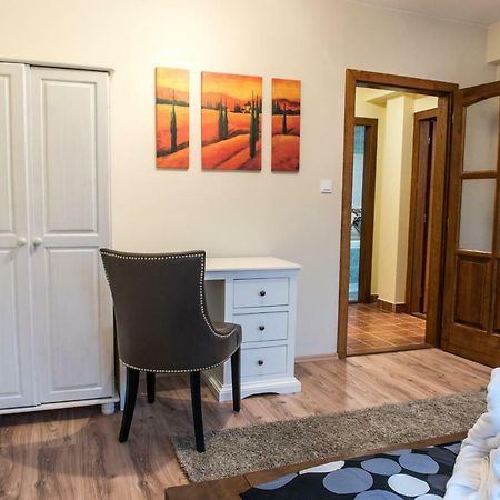 Spacious And Quiet Attic Flat In Centre Praag Buitenkant foto