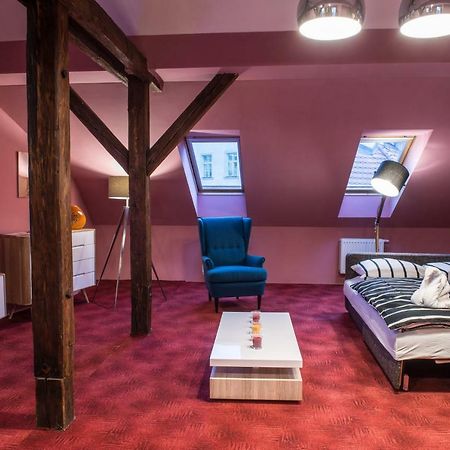 Spacious And Quiet Attic Flat In Centre Praag Buitenkant foto