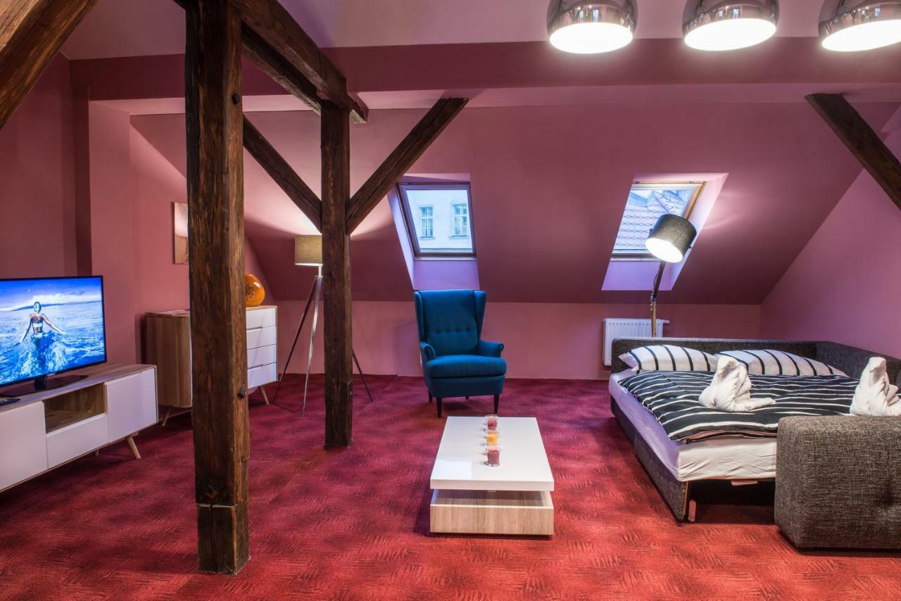 Spacious And Quiet Attic Flat In Centre Praag Buitenkant foto