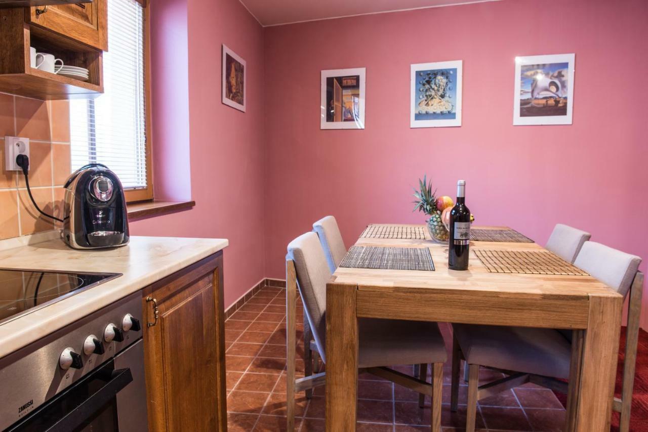 Spacious And Quiet Attic Flat In Centre Praag Buitenkant foto