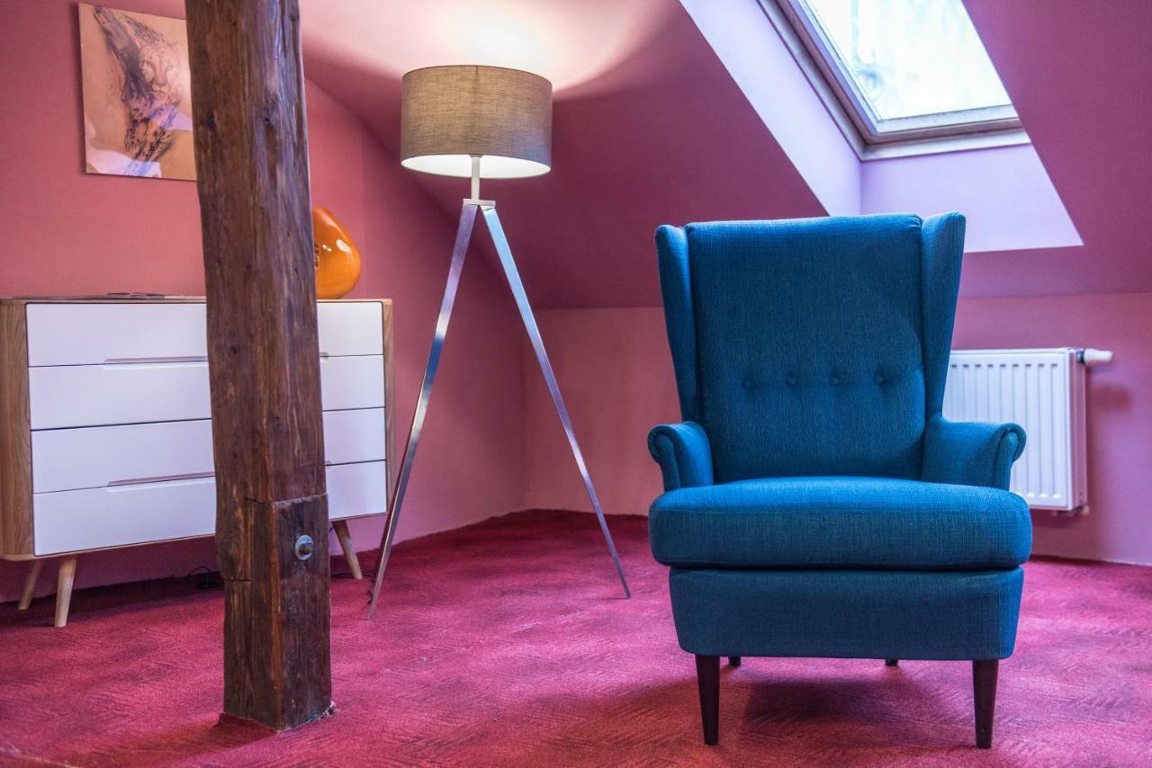 Spacious And Quiet Attic Flat In Centre Praag Buitenkant foto
