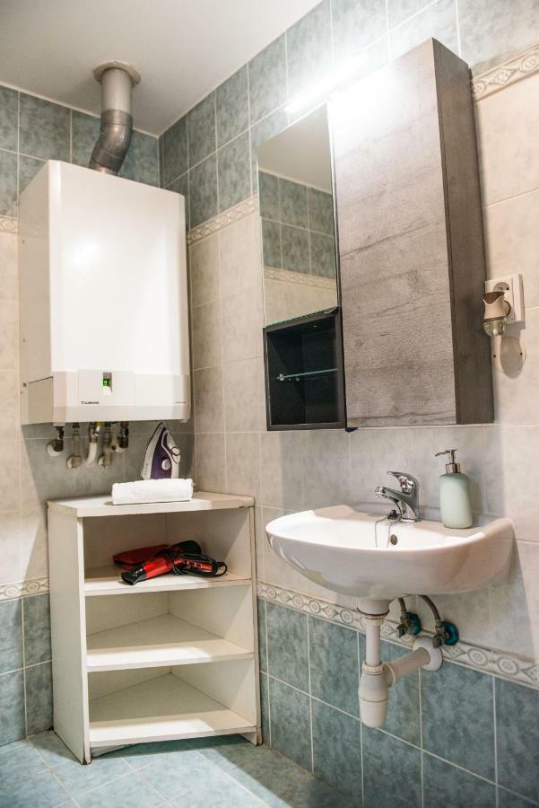 Spacious And Quiet Attic Flat In Centre Praag Buitenkant foto