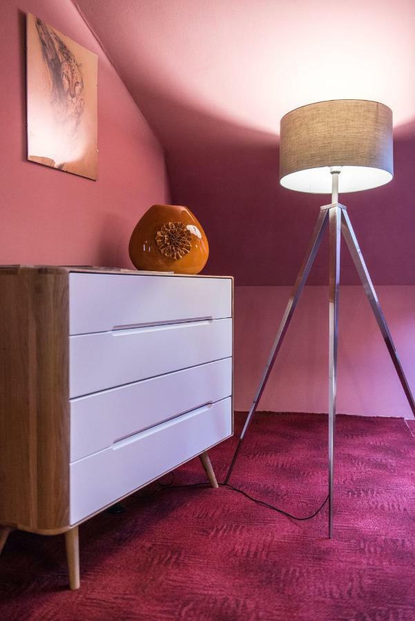 Spacious And Quiet Attic Flat In Centre Praag Buitenkant foto