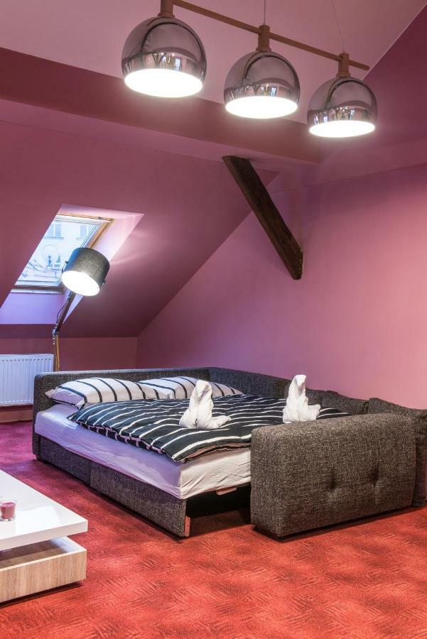 Spacious And Quiet Attic Flat In Centre Praag Buitenkant foto